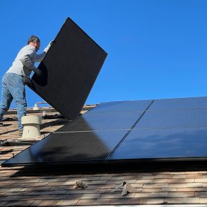 Quel poids de panneaux solaires peut supporter mon toit ?